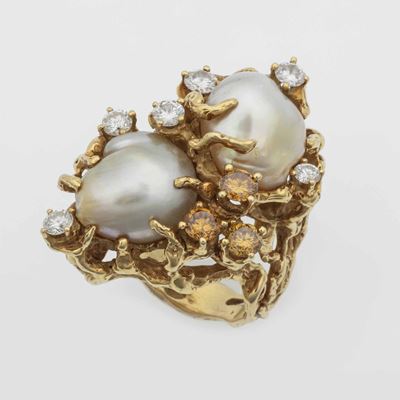 Anello con Due Perle e Diamanti