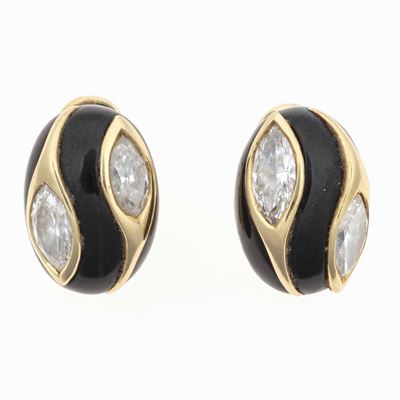Cartier. Orecchini con Diamanti Taglio a Navetta ed Onice