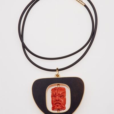 Pendente "cuore" in Legno con Corallo Inciso