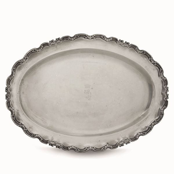 An oval serving dish, 1900s