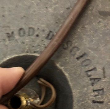 Lotto di Due Lampade da Tavolo con Struttura in Metallo e Ottone.