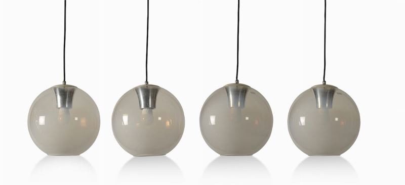 Quattro lampade a sospensione con struttura in metallo e diffusore in vetro parzialmente opalino.  - Asta Design Lab - Cambi Casa d'Aste