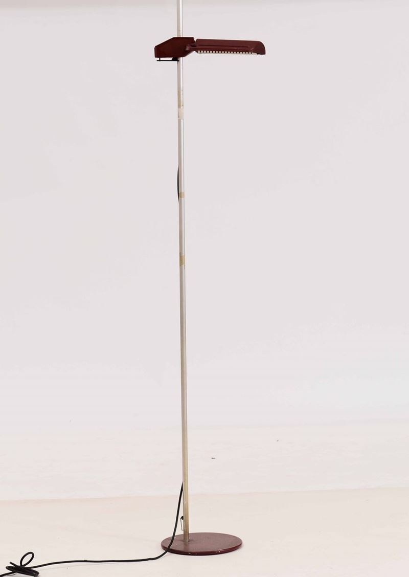 Lampada da terra con struttura in metallo cromato e laccato. cm 204  - Auction Twentieth-century furnishings | Time Auction - Cambi Casa d'Aste