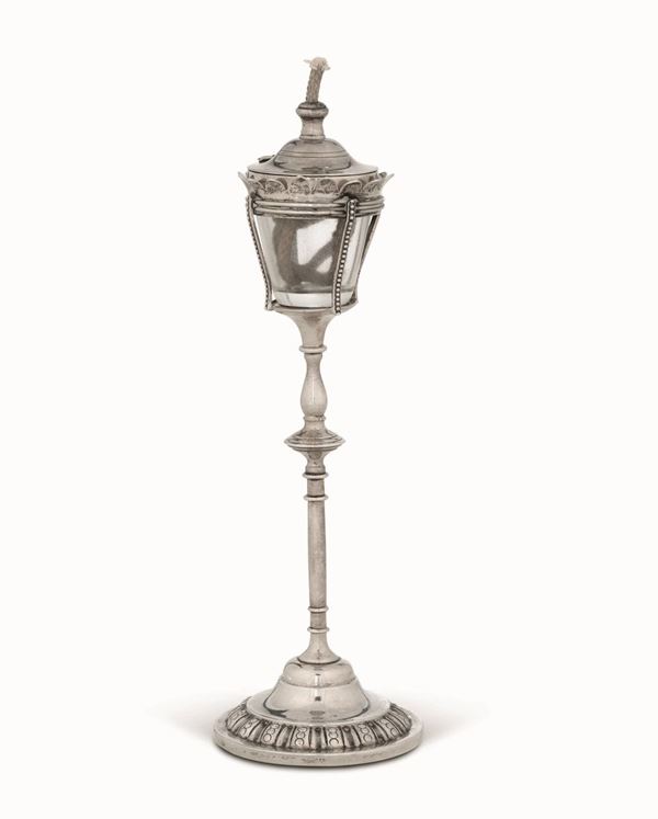 Porta stoppino a foggia di lampione in argento e vetro. Londra 1849. Argentiere G.W. Adams