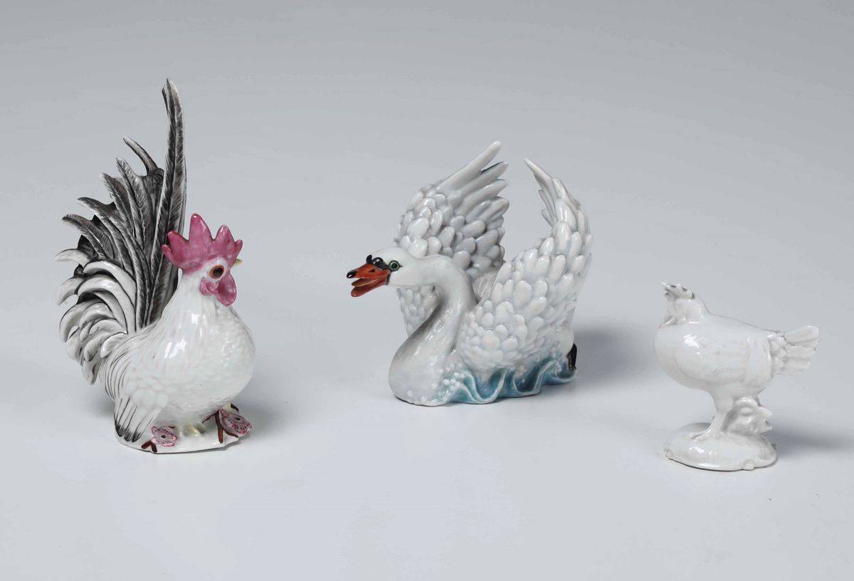 Tre Figurine: un Cigno e Due Galline Germania, Manifattura di Nymphenburg, Seconda Metà del XX Se...