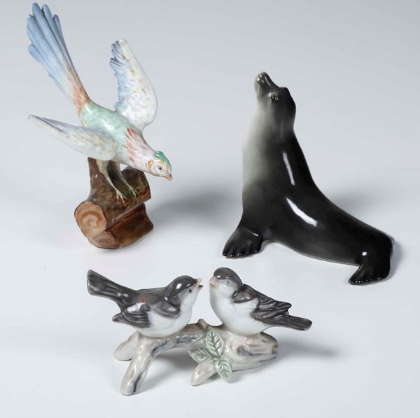 Tre figurine: una foca, un gruppo di passeri e un uccello Manifatture diverse, seconda metà del XX secolo