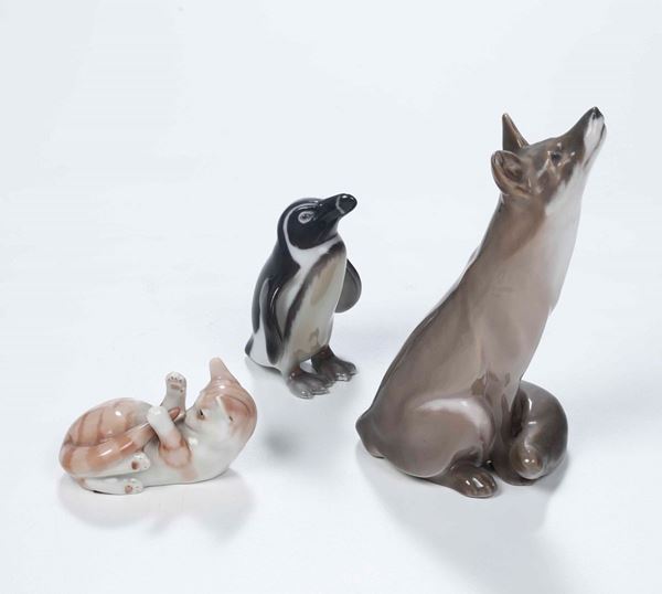 Tre figurine: volpe, pinguino e gatto Danimarca, Manifattura Royal Copenaghen, XX secolo