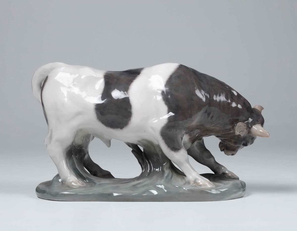 Grande Figura di Toro Argentino Danimarca, Manifattura Royal Copenaghen, XX Secolo