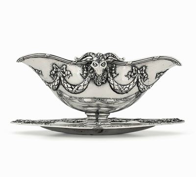 Salsiera in Argento Fuso e Cesellato. Germania, Hanau, XIX-XX Secolo. Argentiere Georg Roth & Co....