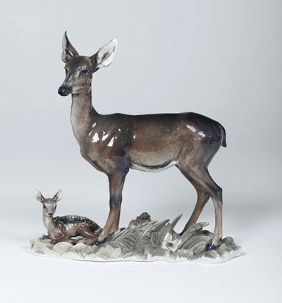 Gruppo con Femmina di Cervo e Cerbiatto Germania, Selb (baviera), Manifattura Rosenthal, Verso la...