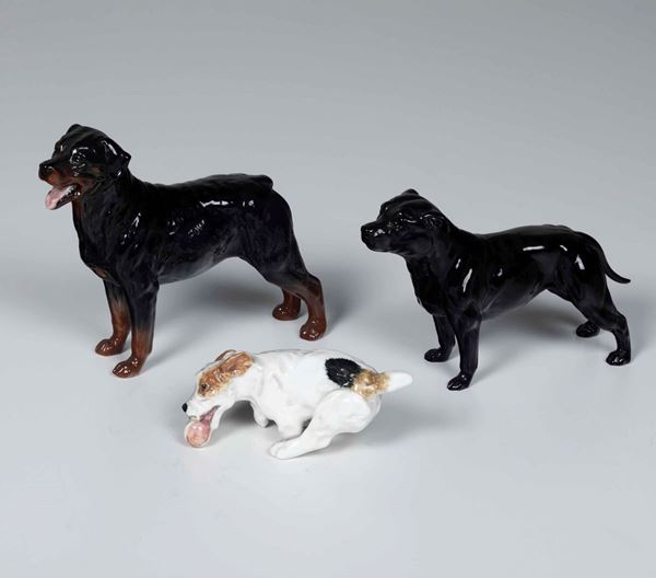Tre figurine di rottweiler, american staffordshire e terrier Inghilterra, Manifattura Royal Doulton, dopo il 1960