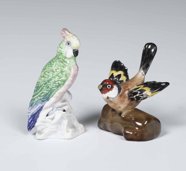 Due figurine: cardellino e pappagallo Inghilterra, Manifattura Crown Staffordshire, XX secolo