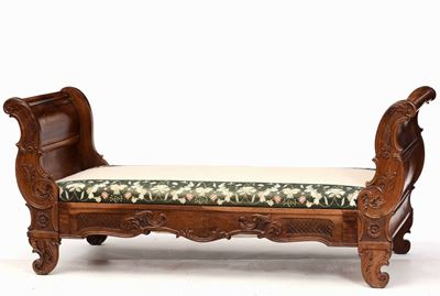 Letto Singolo in Noce Intagliato, XIX Secolo