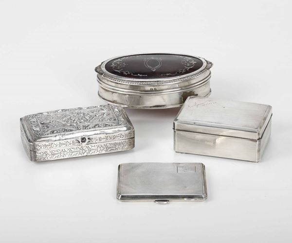 Quattro scatole in argento e tartaruga. Varie manifatture del XX secolo