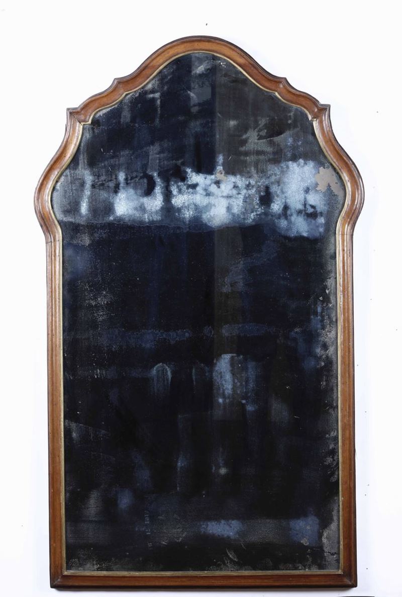 Specchiera in noce con profilo sagomato, Veneto seconda metà del XVIII secolo  - Auction Antiques III - Timed Auction - Cambi Casa d'Aste