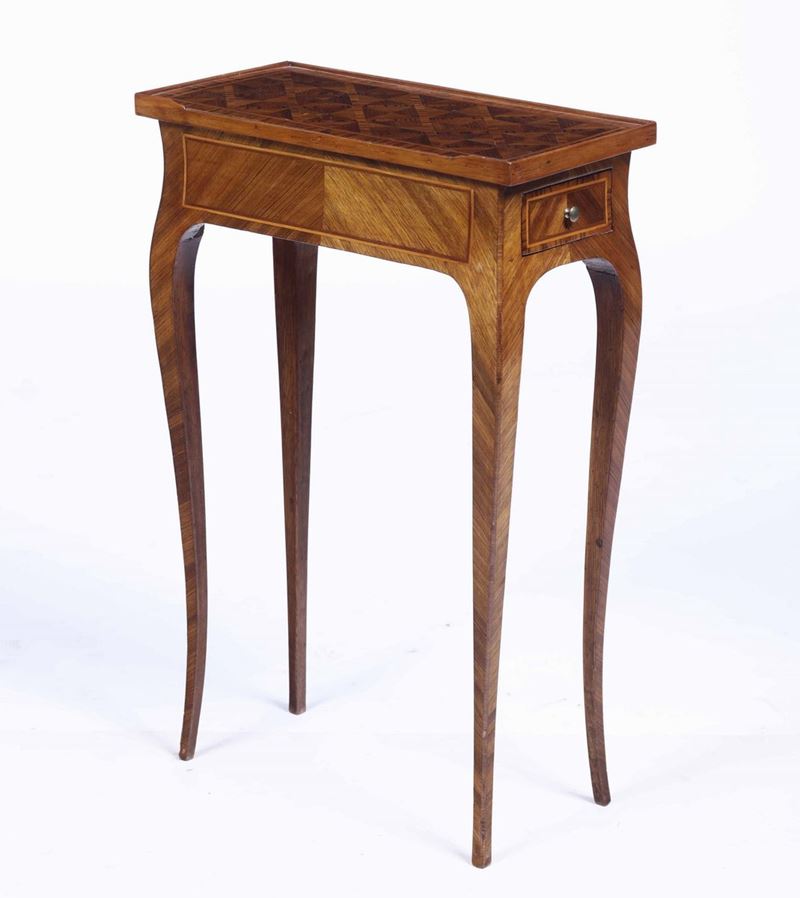 Tavolino rettangolare in legno impiallacciato ed intarsiato  - Auction Antiques III - Timed Auction - Cambi Casa d'Aste