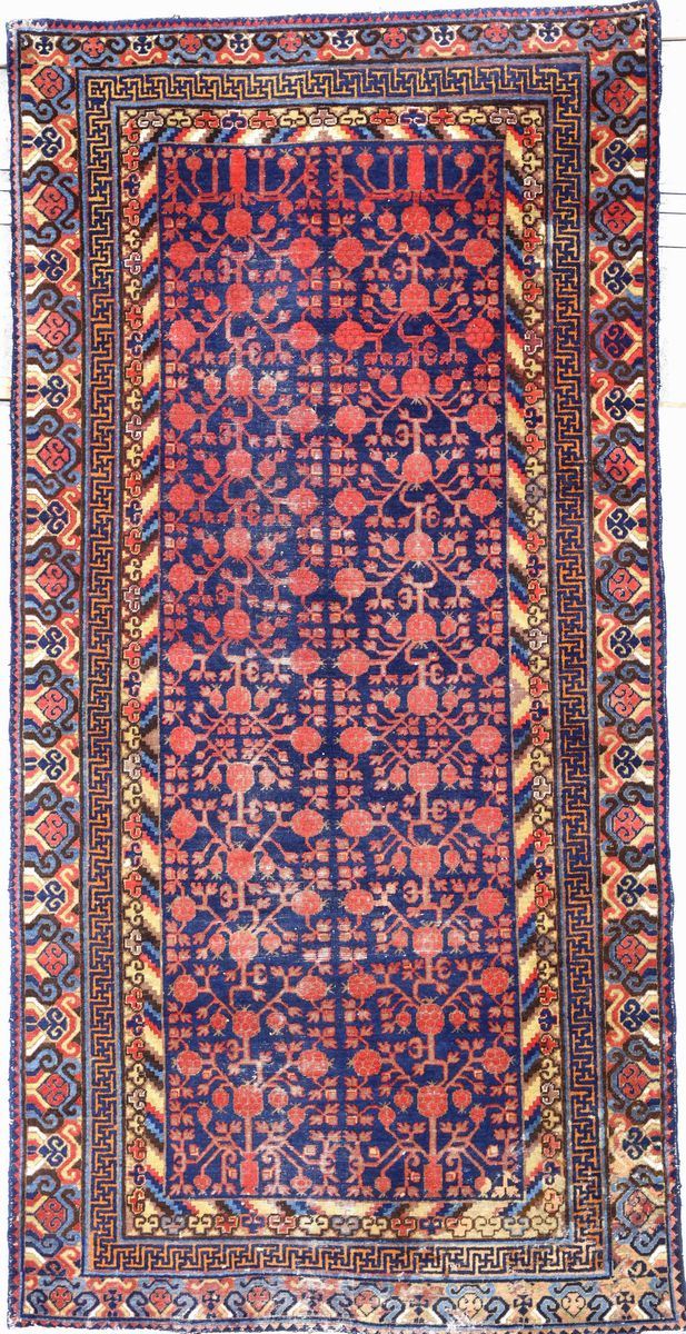Tappeto Hotan, est Turkestan inizio XX secolo  - Auction Carpets - Time Auction - Cambi Casa d'Aste