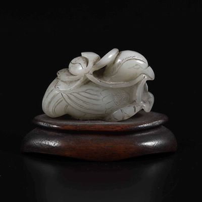 Figura di Uccellino con Fiore Scolpito in Giada, Cina, Dinastia Qing, XIX Secolo