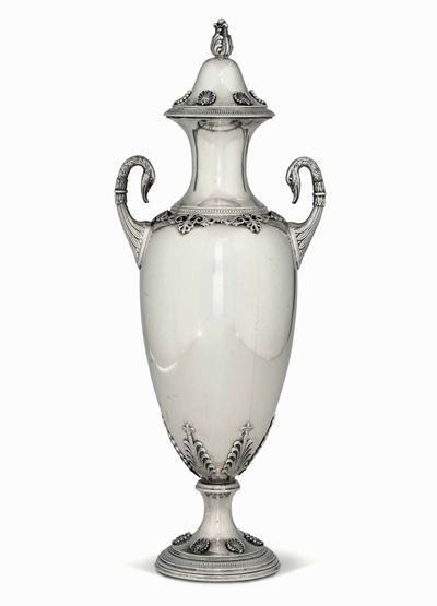 Vaso in Argento Fuso e Cesellato. Argenteria Artistica Italiana del XX Secolo. Argentiere Fratell...