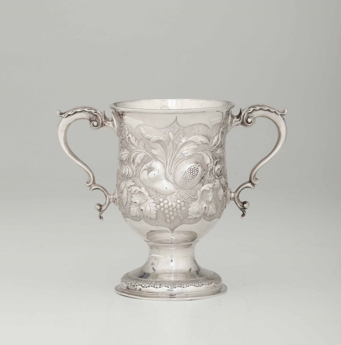 Coppa in Argento Fuso, Sbalzato e Cesellato. Londra 1776, Argentiere T. Wallis