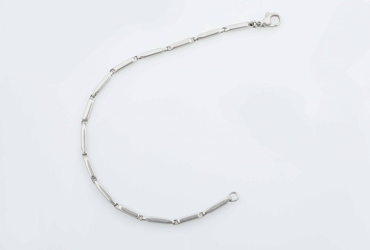 Lotto Composto da Anello, Orecchini e Bracciale