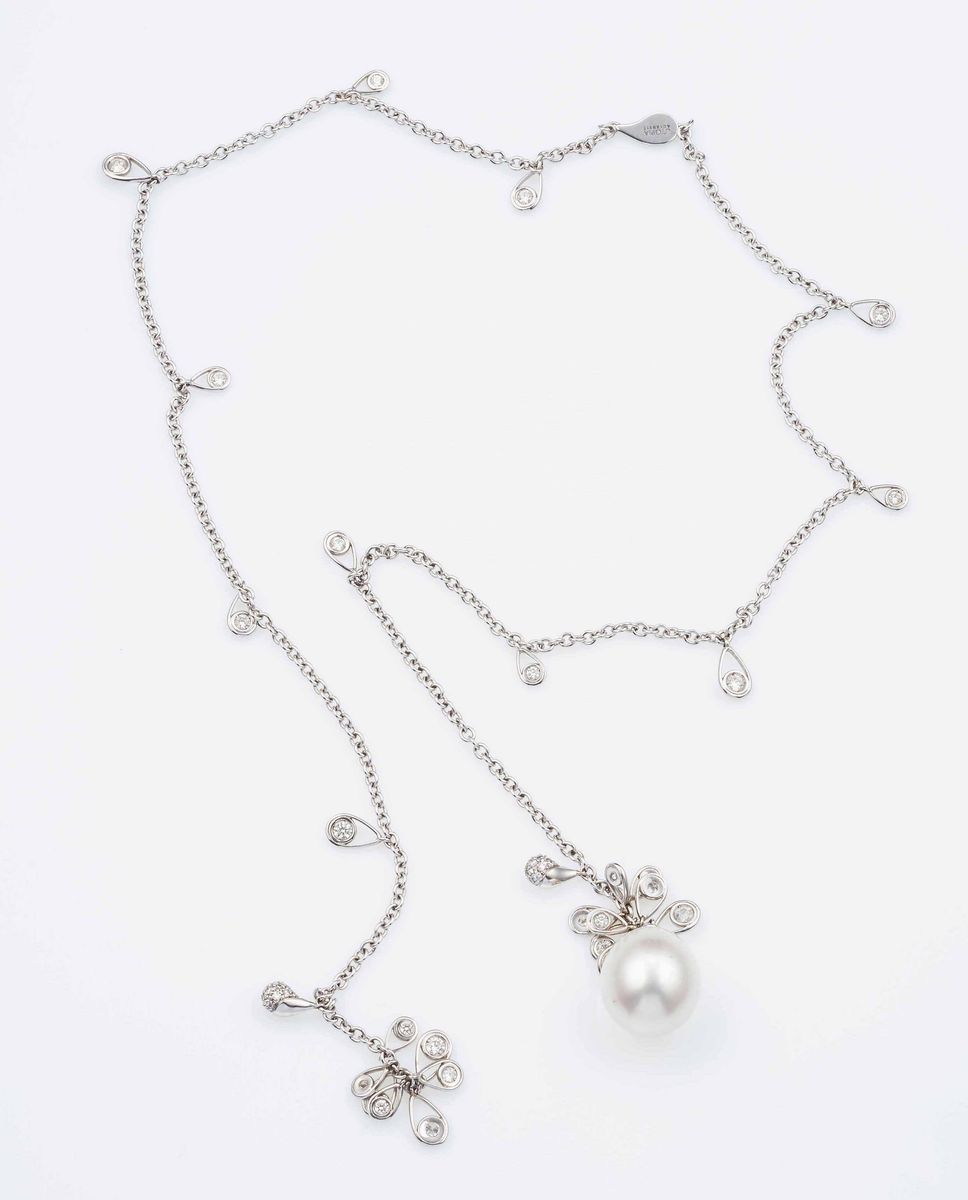 Utopia. Parure Composta da Anello, Orecchini e Girocollo con Perle Coltivate e Diamanti