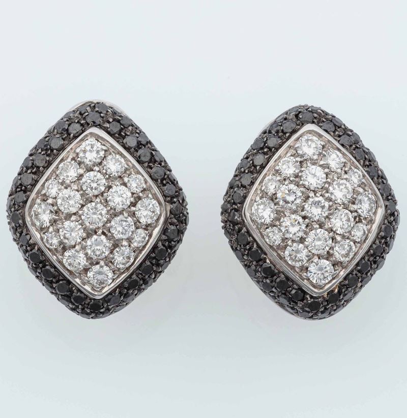 Orecchini con pavé di diamanti bianchi e neri  - Auction Fine Jewels - Cambi Casa d'Aste