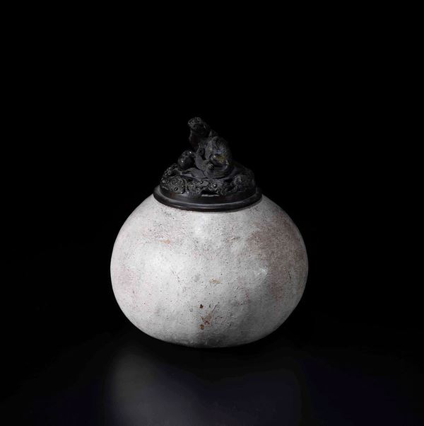Zucca sormontata da coperchio in bronzo con cane di Pho, Cina, XIX secolo