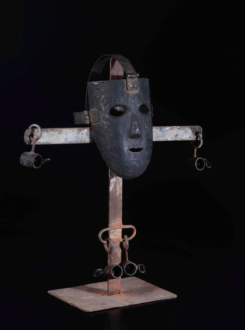 Coppia di strumenti di tortura  - Auction Out of Ordinary - Cambi Casa d'Aste