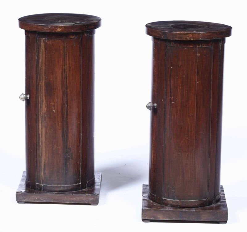 Coppia di comodini a colonna ad un'anta, XIX secolo  - Auction Antiques I - Timed Auction - Cambi Casa d'Aste