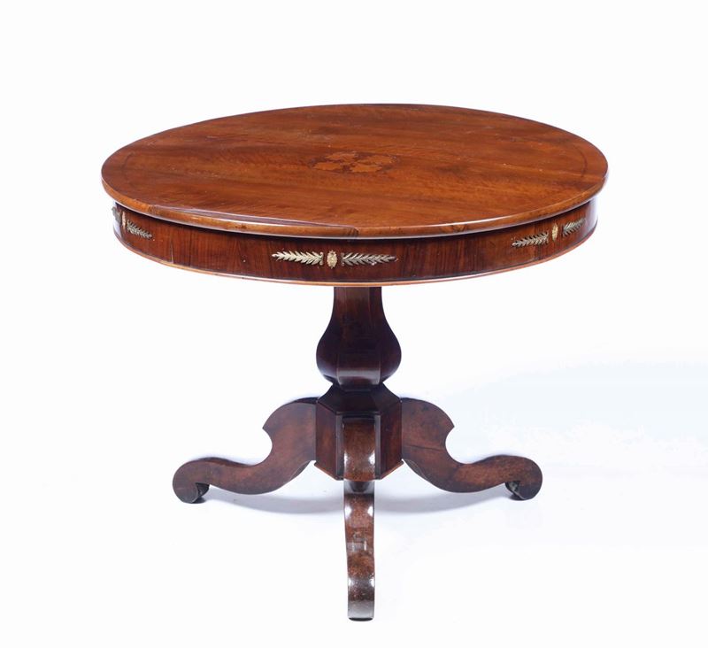 Tavolo rotondo con intarsio sul piano, XIX secolo  - Asta Antiquariato I - Asta a Tempo - Cambi Casa d'Aste