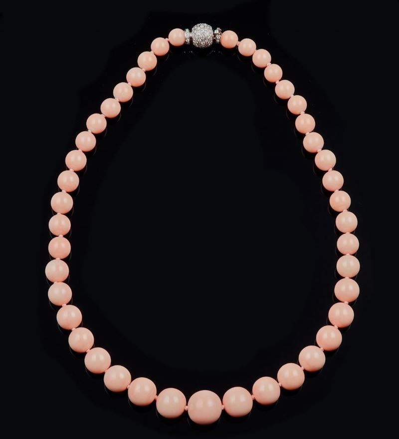 Collana in corallo rosa con boules scalari  - Auction Jewels and Corals | Time Auction - Cambi Casa d'Aste