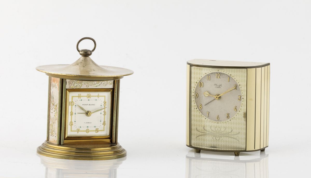 Lotto Composta da Due Orologi da Tavola: Montblanc Pagoda e Kienzle con Carrillon