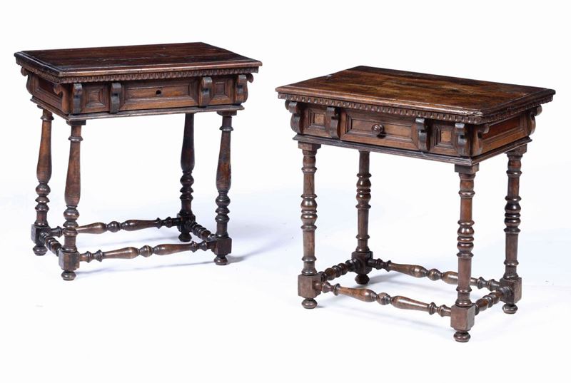 Coppia di tavolini a rocchetto, XIX secolo  - Asta Antiquariato I - Asta a Tempo - Cambi Casa d'Aste