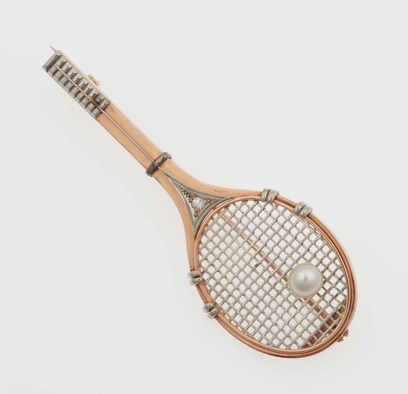 Spilla "racchetta da tennis" con piccola perla coltivata  - Asta Gioielli - Cambi Casa d'Aste
