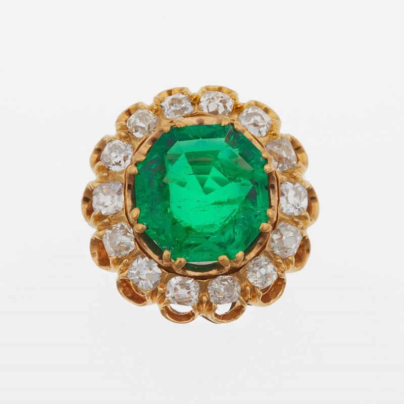 Anello con smeraldo Colombia di ct 5.00 circa e diamanti di vecchio taglio a contorno  - Auction Fine Jewels - Cambi Casa d'Aste