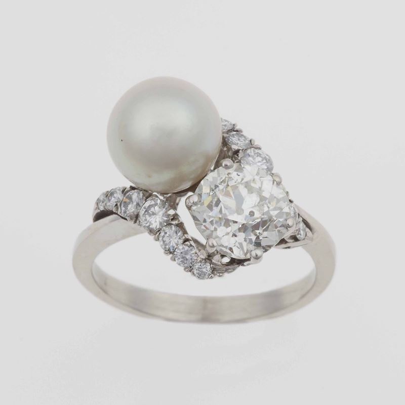 Anello contrarié con diamante di vecchio taglio e perla coltivata  - Auction Fine Jewels - Cambi Casa d'Aste