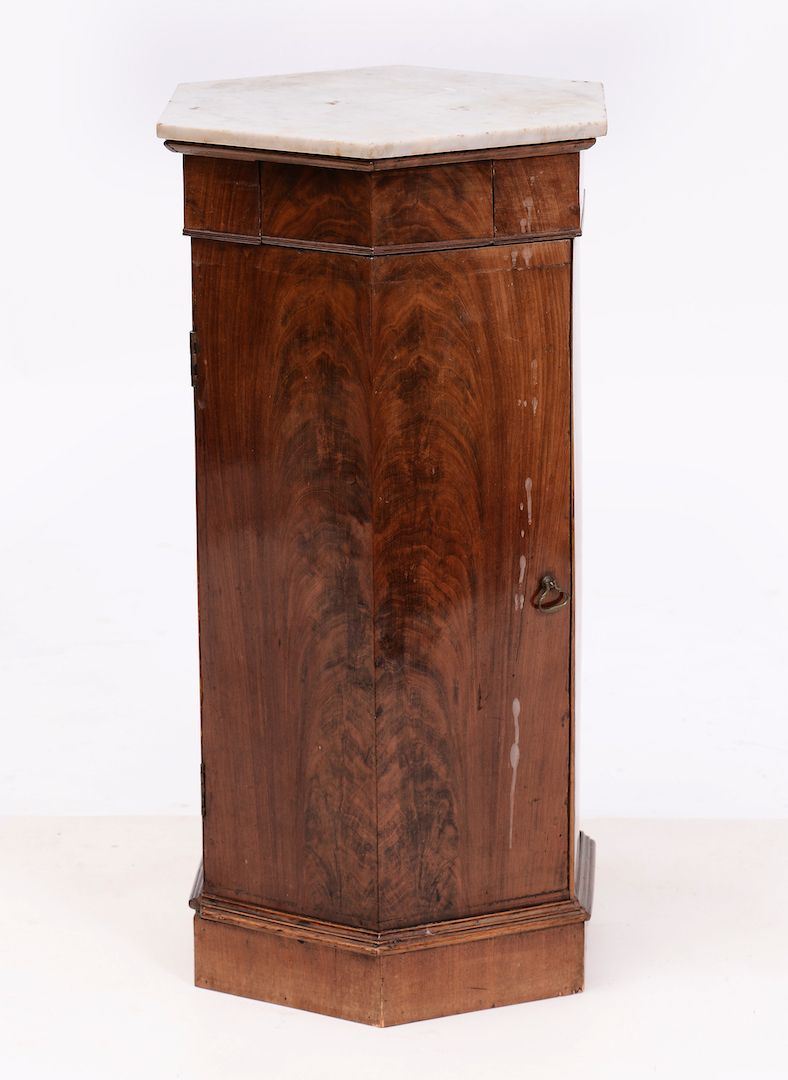 Comodino esagonale in mogano, XIX secolo  - Auction Antiques I - Timed Auction - Cambi Casa d'Aste