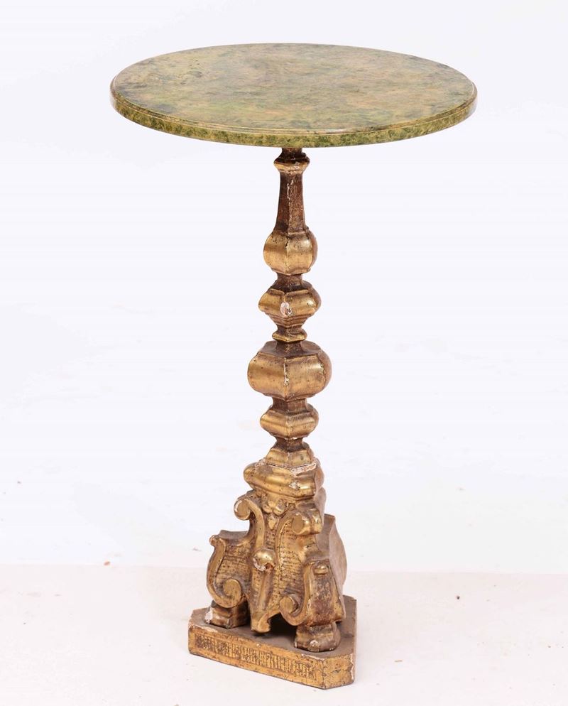Candeliere in legno intagliato trasformato in tavolino  - Asta Antiquariato I - Asta a Tempo - Cambi Casa d'Aste