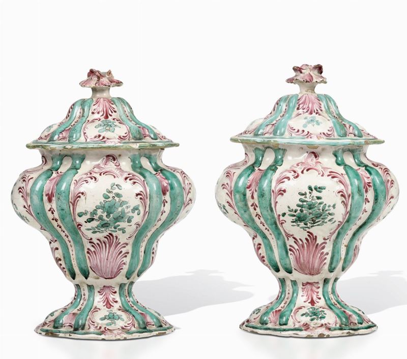 Coppia di vasi con coperchio  Savona, probabilmente Giacomo Boselli, 1770-1780 circa  - Asta La Superba, omaggio a Genova e alle Sue Arti - Cambi Casa d'Aste