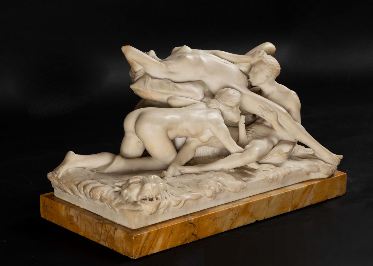 L’orgia. Marmo Bianco Scolpito. Scultore della Prima Metà del XX Secolo