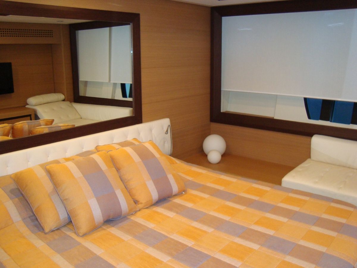 Pershing 72builder: Pershing