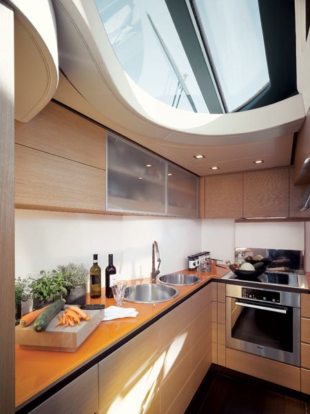 Pershing 72builder: Pershing