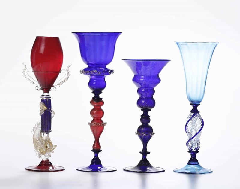 Quattro bicchieri diversi in vetro di Murano, XX secolo  - Asta Antiquariato III - Asta a Tempo - Cambi Casa d'Aste