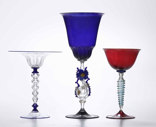 Tre bicchieri diversi in vetro soffiato policromo, Murano XX secolo
