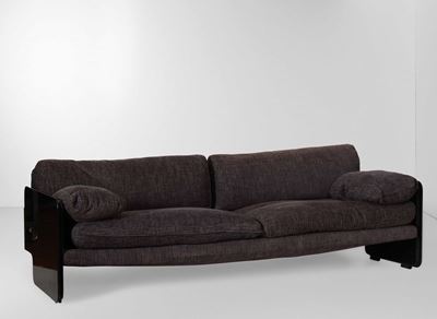 Divano con Struttura in Legno Laccato. Rivestimenti in Tessuto.
