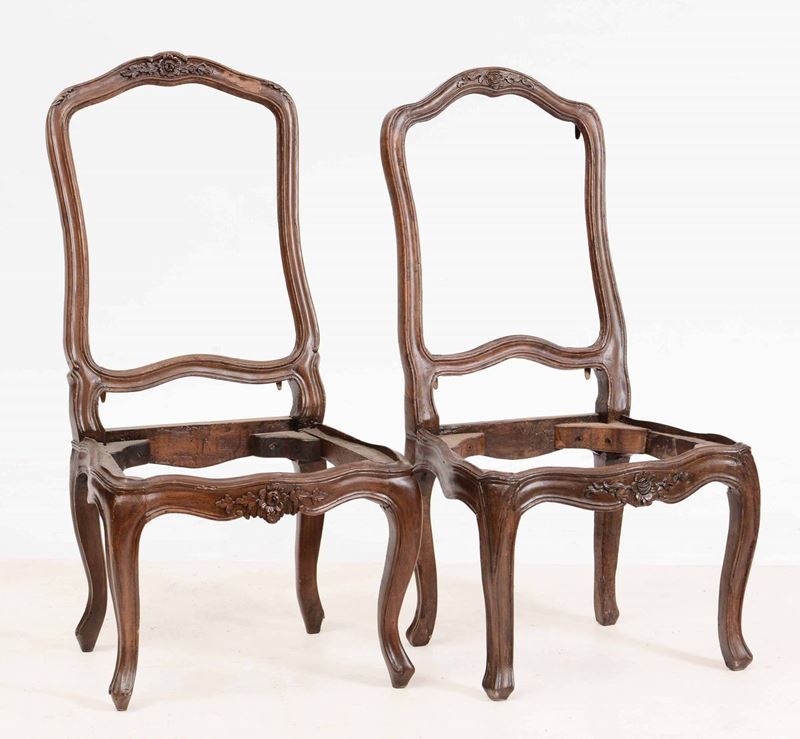 Coppia di sedie in legno intagliato, XIX secolo  - Asta Antiquariato III - Asta a Tempo - Cambi Casa d'Aste