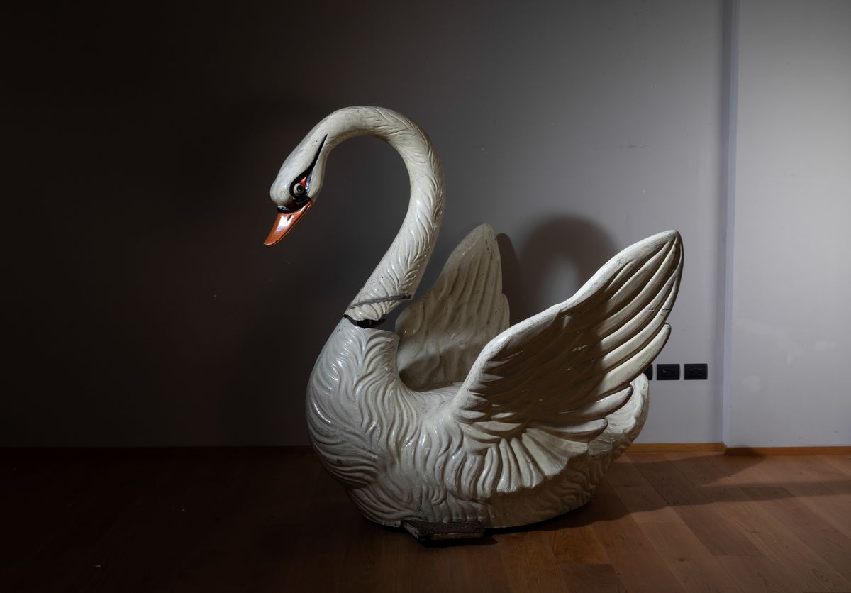Cigno in Vetroresina del Circo sul Ghiaccio di Moira Orfei con Foto di Scena, 1970 Ca
