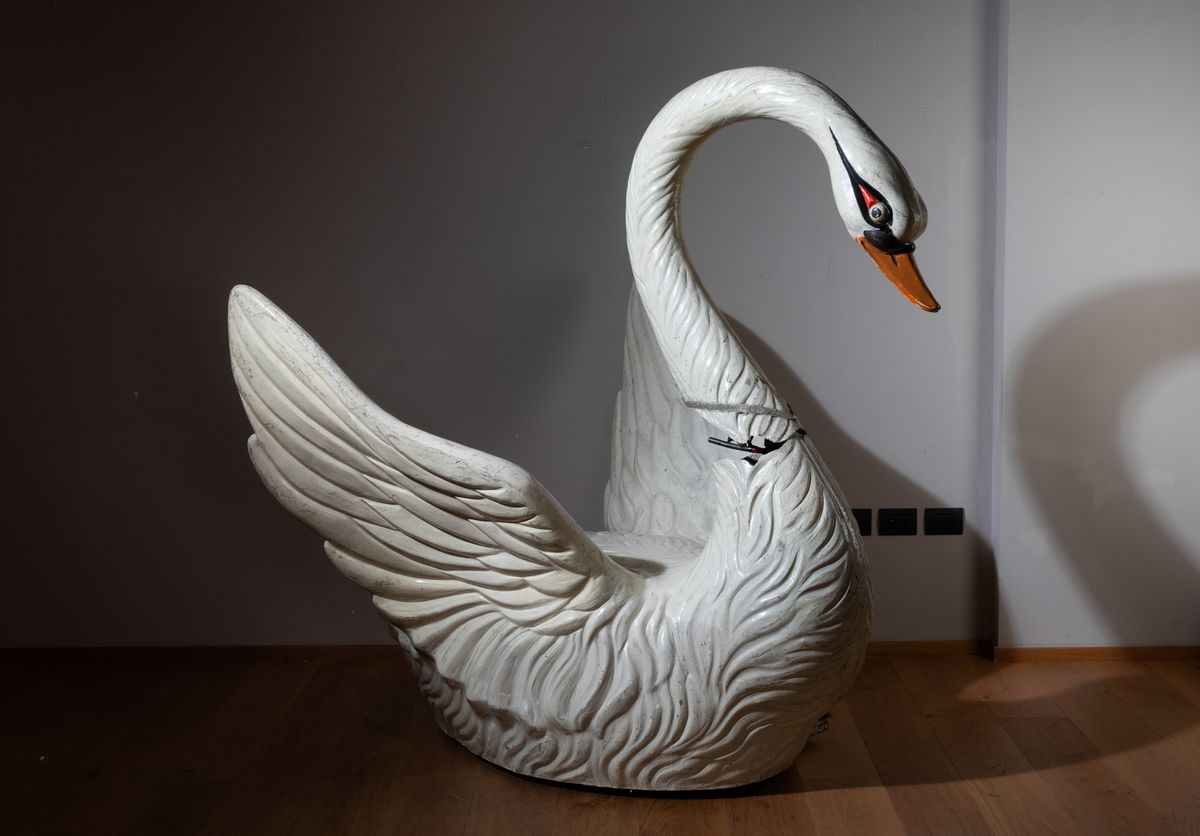 Cigno in Vetroresina del Circo sul Ghiaccio di Moira Orfei con Foto di Scena, 1970 Ca