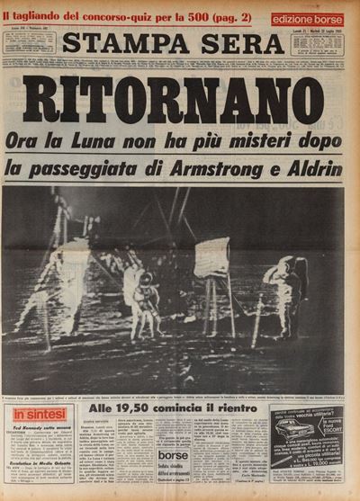 Cynar Libro con Copertina Contenente Originali Articoli di Quotidiani dello Sbarco sulla Luna Ann...